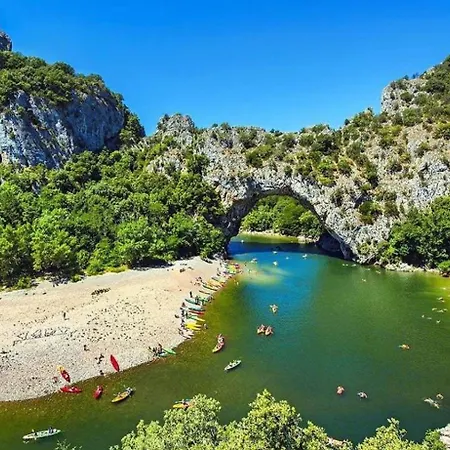 Batisse De 1786 A Pont D'arc *